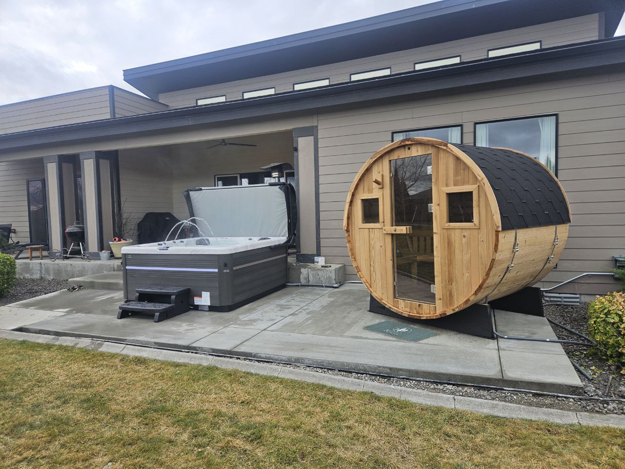 Backyard spa and sauna delivery - AquaZen