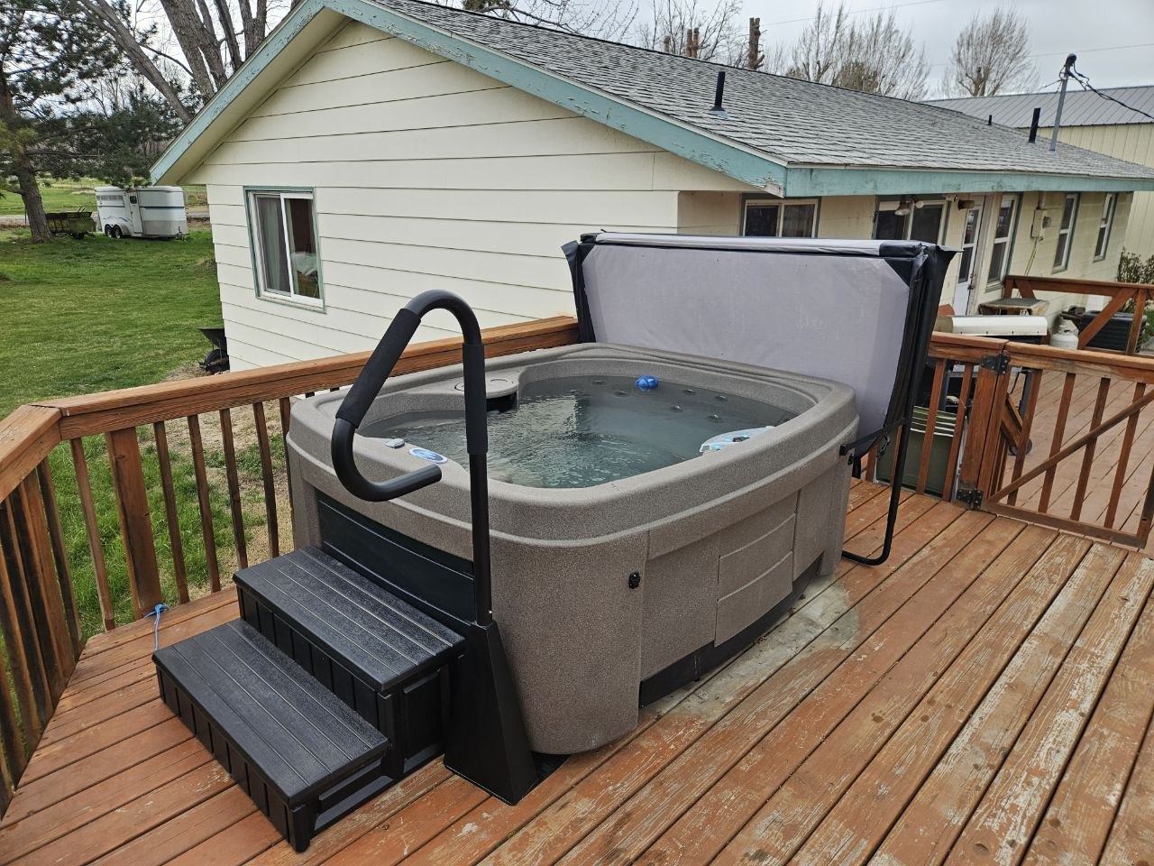 Hot tub delivery in Richland WA by AquaZen Pool Spa Sauna